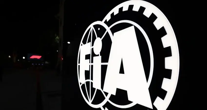 FIA объяснила хаос в SQ1 Сингапура: режим обгона отключили по ошибке