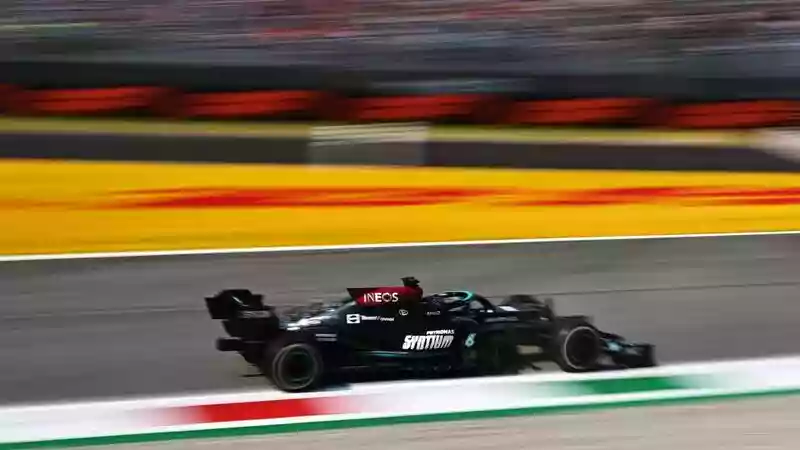 FP2: Хэмилтон возглавляет финальную тренировку перед F1 Sprint, поскольку после аварии Сайнса появились в Монце