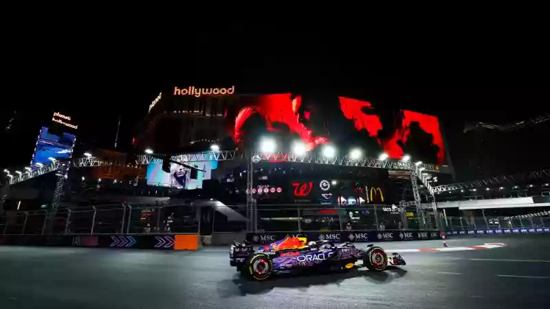 FP1: Первая тренировка в Лас-Вегасе завершилась досрочно из-за красных флагов