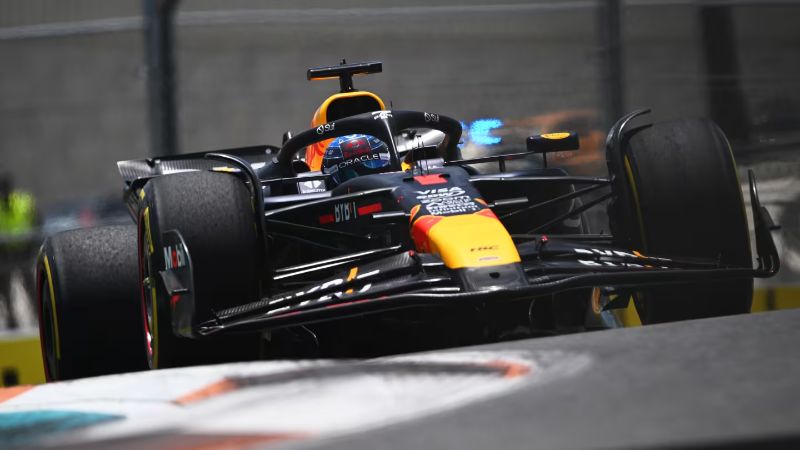 FP1: Ферстаппен опережает Пиастри и Сайнса в первой тренировке в Майами, в то время как Леклер терпит неудачу.