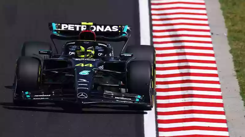 FP3: Хэмилтон опережает Ферстаппена и Переса на заключительной тренировке на Хунгароринге