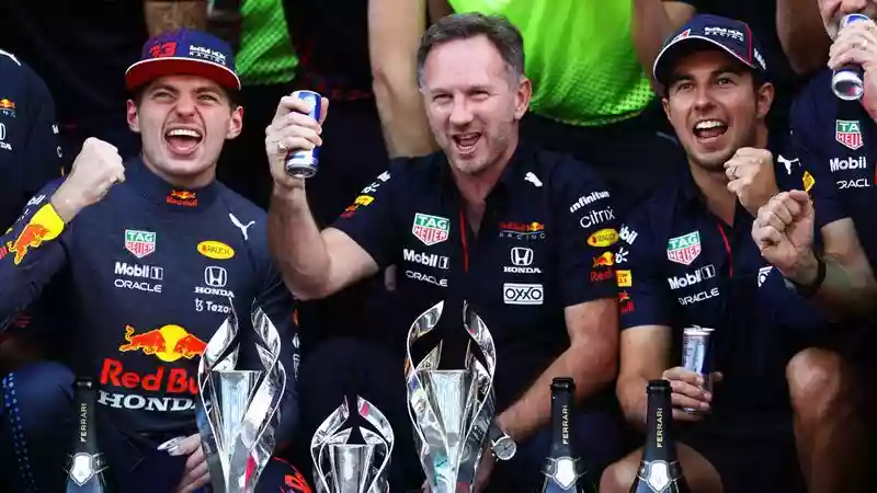 Хорнер приветствует темп Red Bull и клянется продолжать бороться по мере того, как титульный бой вступает в завершающую стадию.