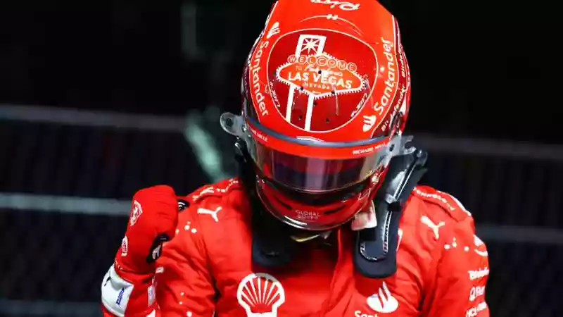 Леклер завоевал поул на Гран-при Лас-Вегаса, опередив Сайнса и Ферстаппена