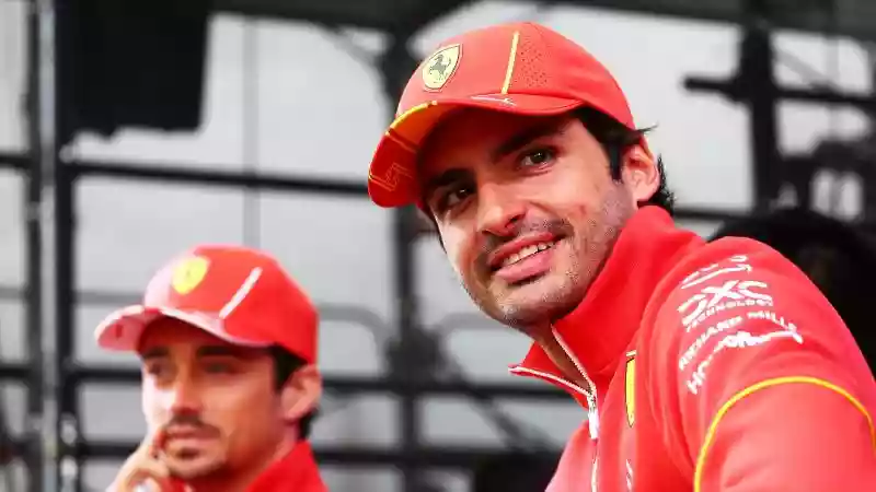 Смешанные чувства в Ferrari после квалификации в Сузуке: Сайнс отмечает значительный прогресс, в то время как Леклер не может понять причин своих неудач.
