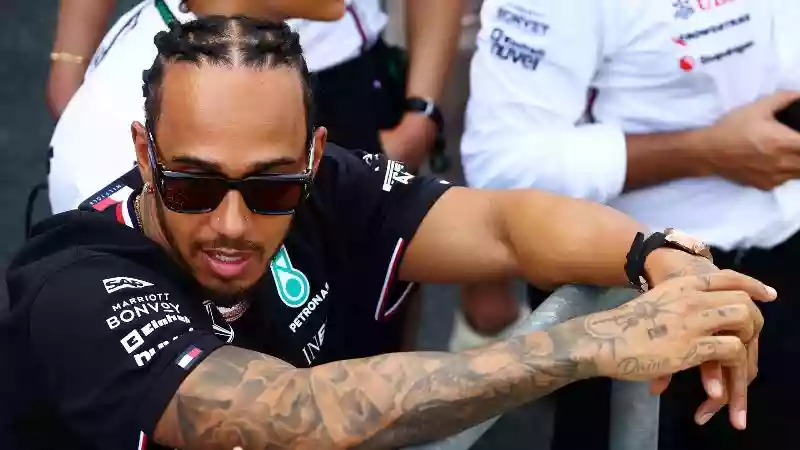 «Льюис Хэмилтон снова может повторить блестящий переход», — эксперт Формулы-1 отреагировал  на сообщения о том, что Ferrari заинтересованы в ключевых сотрудниках из Red Bull.