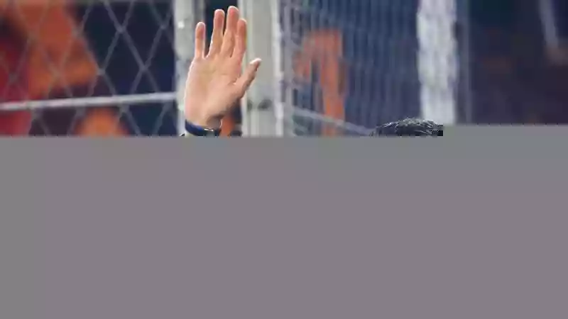 Окон невероятно рад после подъема с 16-й позиции на 4-ю в Лас-Вегасе, в то время как Гасли сетует на хаотичную проблему