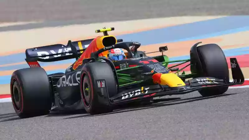 Изучаем обновленный Red Bull RB18, который вышел из-под контроля в последний день тестов в Бахрейне.