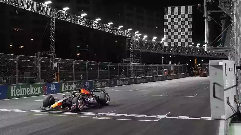 «Red Bull испытывает небольшое давление», - эксперт Формулы-1 считает, что соперники сокращают отставание от действующего чемпиона