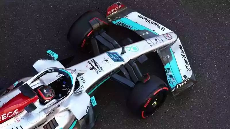 «Red Bull и Ferrari слишком далеко впереди», - говорит Рассел, поскольку Mercedes заканчивает пятничную тренировку в поисках скорости