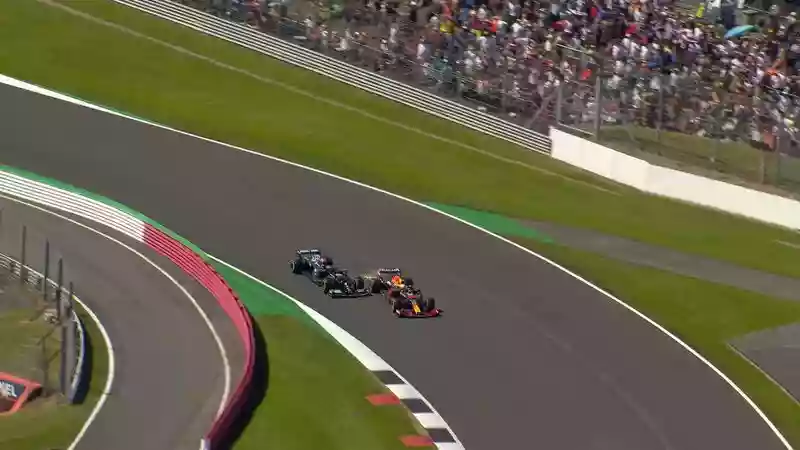 Red Bull запросил FIA о пересмотре штрафа Хэмилтона после столкновения с Ферстаппеном