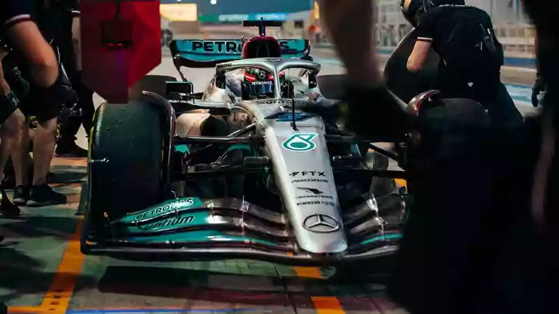 «На данный момент производительности нет», — говорит Рассел, поскольку Mercedes заканчивает тесты и будет работать дальше