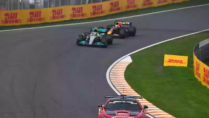 «Лучший шанс, который у нас как у команды был на победу», - вот почему Mercedes не позвали Льюиса Хэмилтона в боксы на Гран-при Нидерландов.