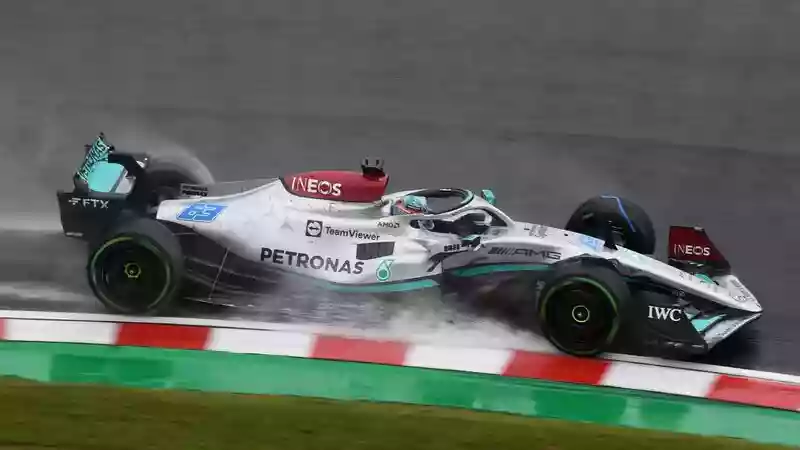FP2: Рассел опережает Хэмилтона на мокрой второй практике в Сузуке