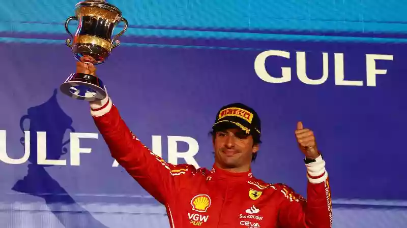 Сайнс приятно удивлен своей способностью бороться наравне с «Red Bull», завоевав место на подиуме в Бахрейне.