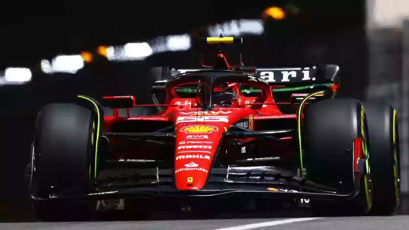 FP1: Сайнс опережает Алонсо и Хэмилтона на первой тренировке в Монако