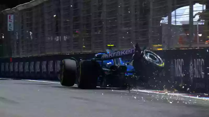 Логан Сарджент из Williams выбыл с азербайджанского спринта после аварии в квалификациик спринту.