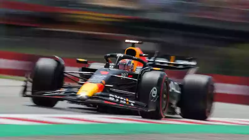 FP2: Ферстаппен опережает Алонсо во время второй тренировки в Барселоне