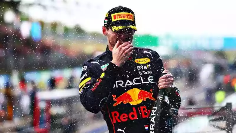 Ферстаппен с 10-го места выиграл Гран-при Венгрии, а Mercedes обеспечили себе двойной подиум
