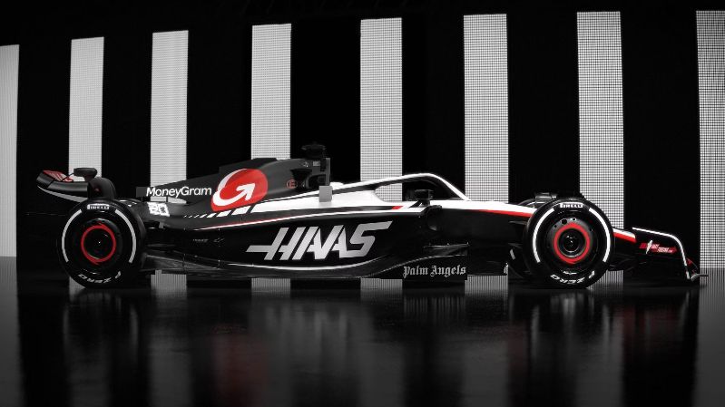 Презентация автомобиля Haas F1: Американская команда представила черную ливрею на сезон 2023 года